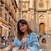 Graduada en Educación Primaria con Mención en Lengua extranjera (francés) y actualmente cursando el Máster en Estudios Superiores de Lengua Española en la UGR. Me ofrezco para dar clases de francés y de lengua castellana y su literatura hasta Bachillerato